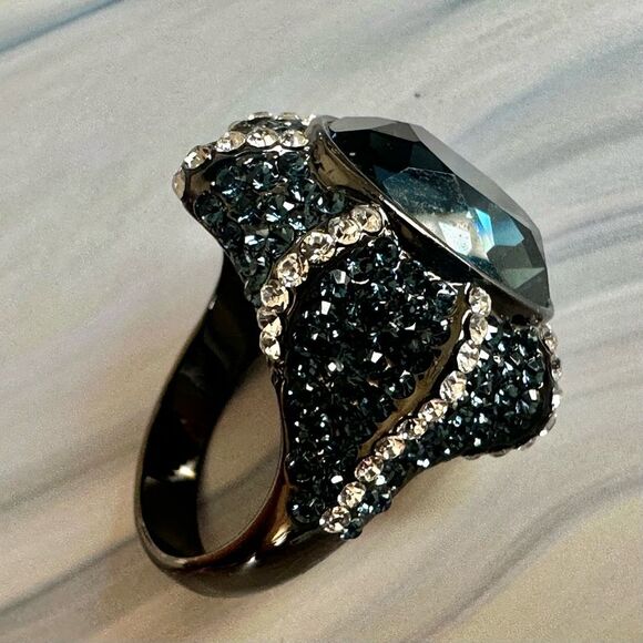 Akkad Bold Blue Crystal Statement Ring - Picture 9 of 11